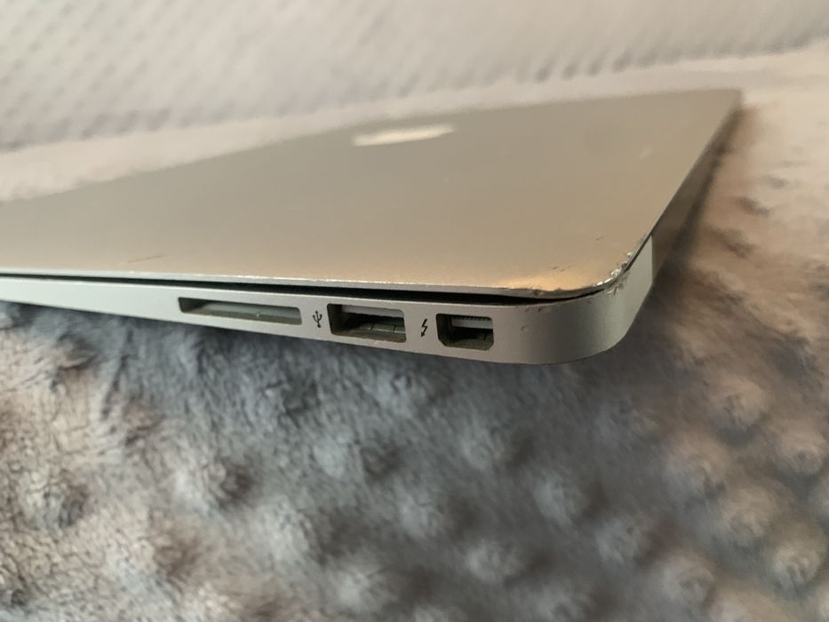 MacBook Air A1466 /13”/ 2013 /128 GB/intel Core i5 /4GB