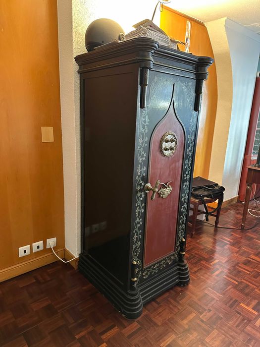 Cofre Forte Antigo Português – Fábrica de Cofres da Trindade – 1,65 m