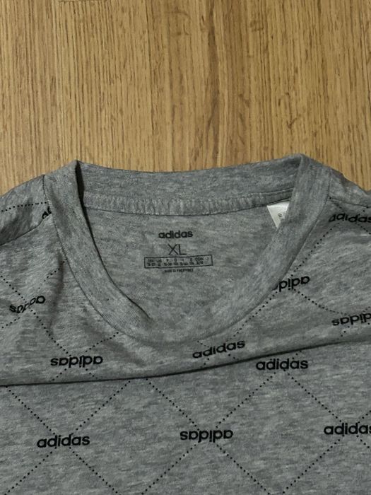 T shirt adidas cinza