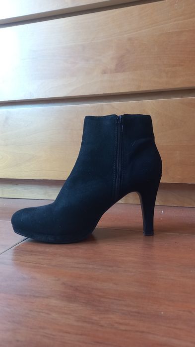 Botins Pretos - Salto Alto - Tamanho 40