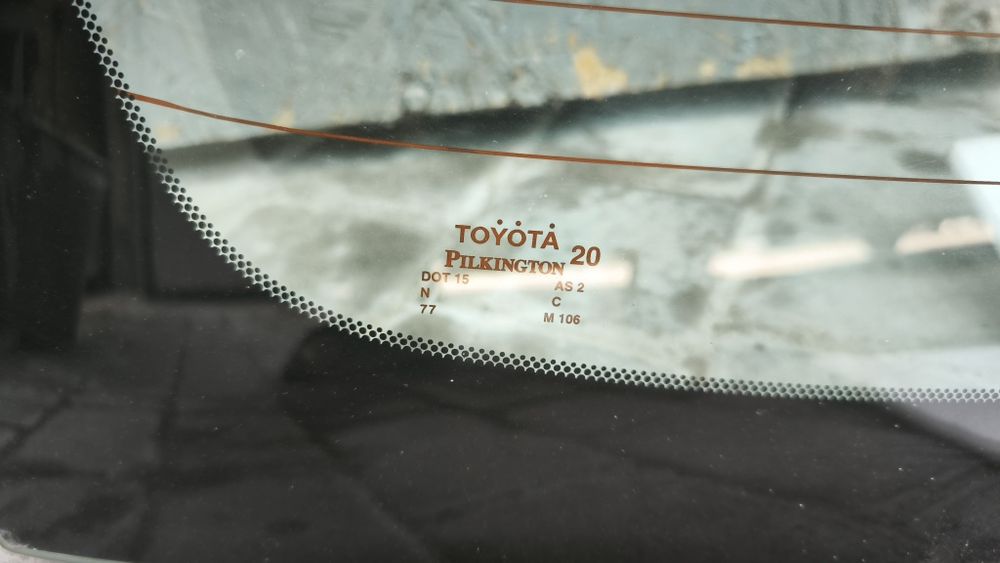 Стекло  боковое заднее Toyota Camry 70