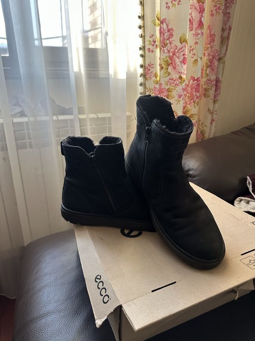 Продаются зимние ботинки экко