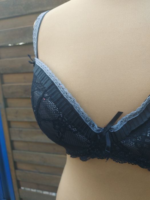 Biustonosz damski z koronką rozmiar 85G firma Flame