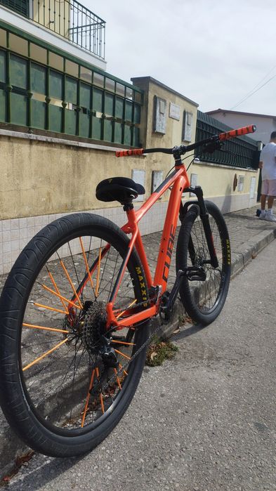 Bicicleta de BTT/wheeling, Cube attention nova
