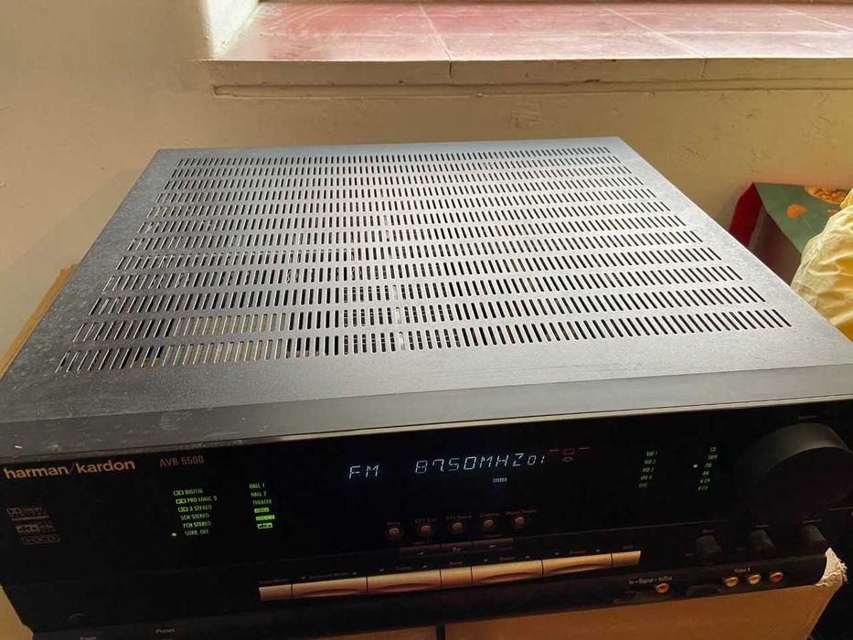 HARMAN KARDON  AVR 5500 reciver  de cinema.