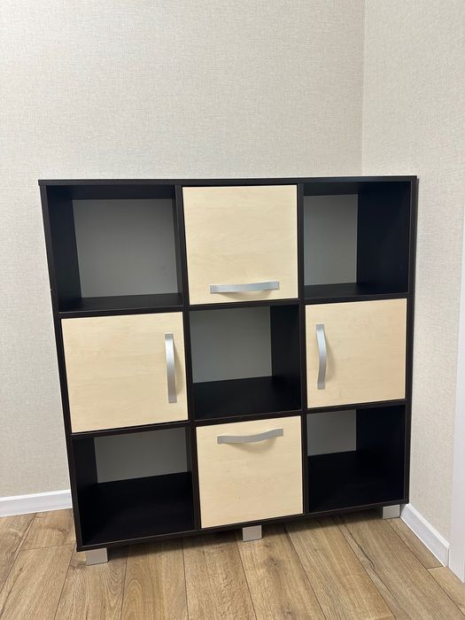 Комод-стелаж з 9 відділеннями та дверцятами. Для іграшок, книг, речей.