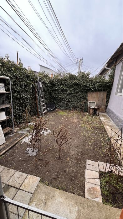 Продається двоповерхова квартира Леваневців,Приватному секторі Ліски