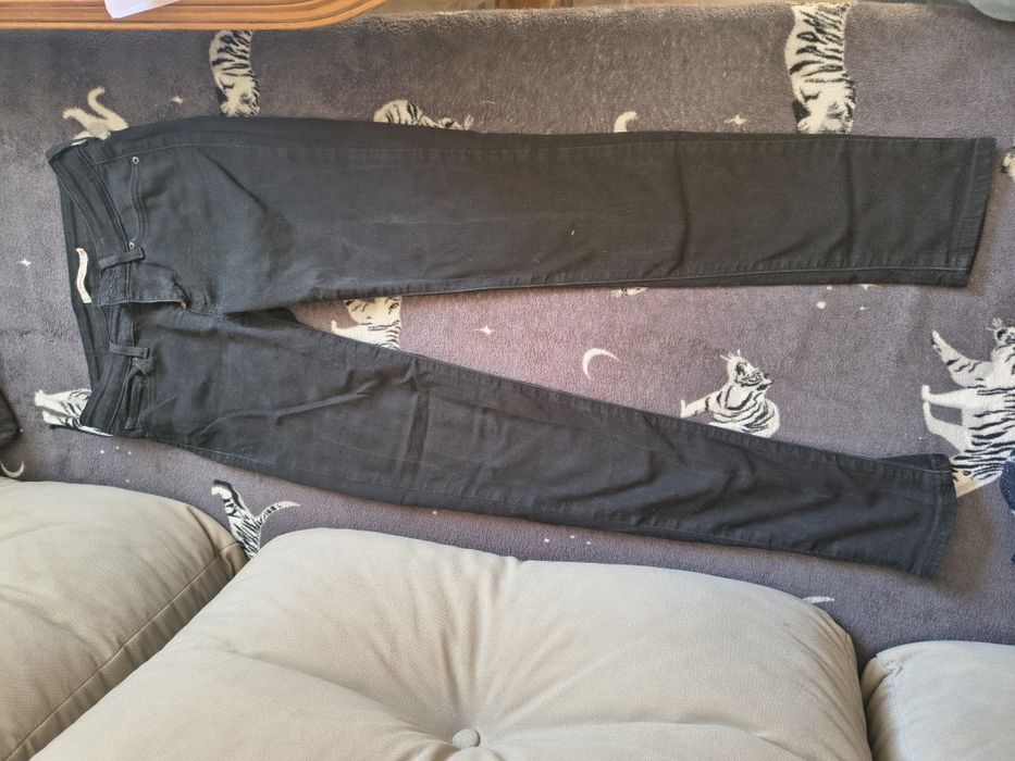 Czarne jeansy damskie