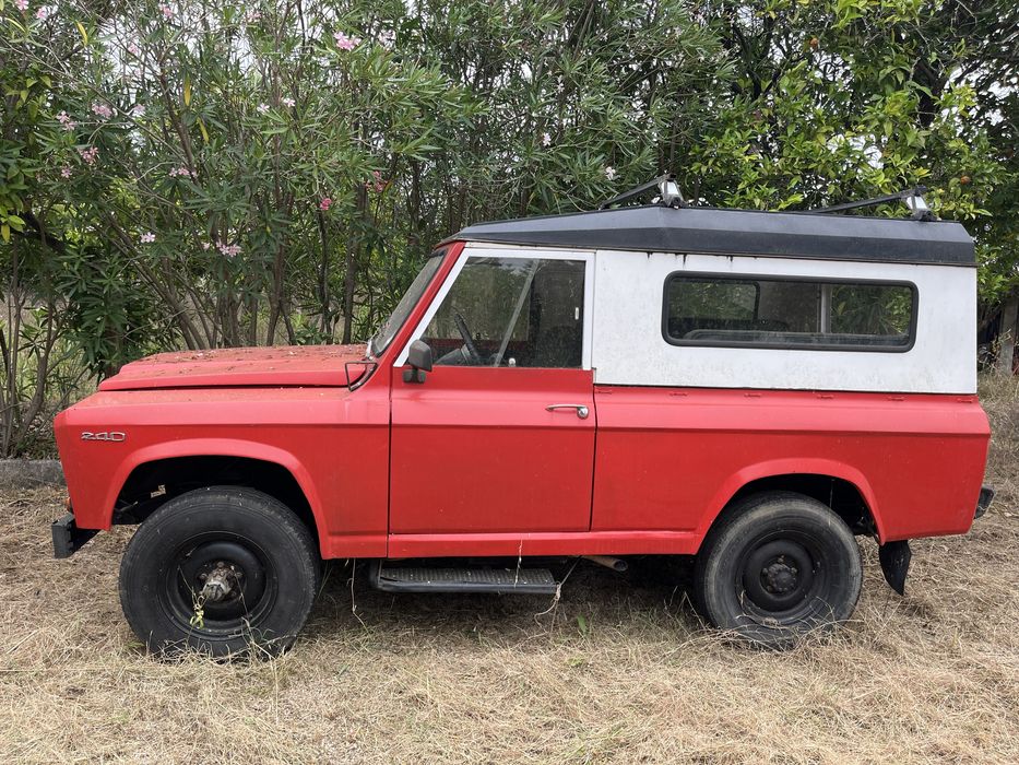 Jeep Portaro 240