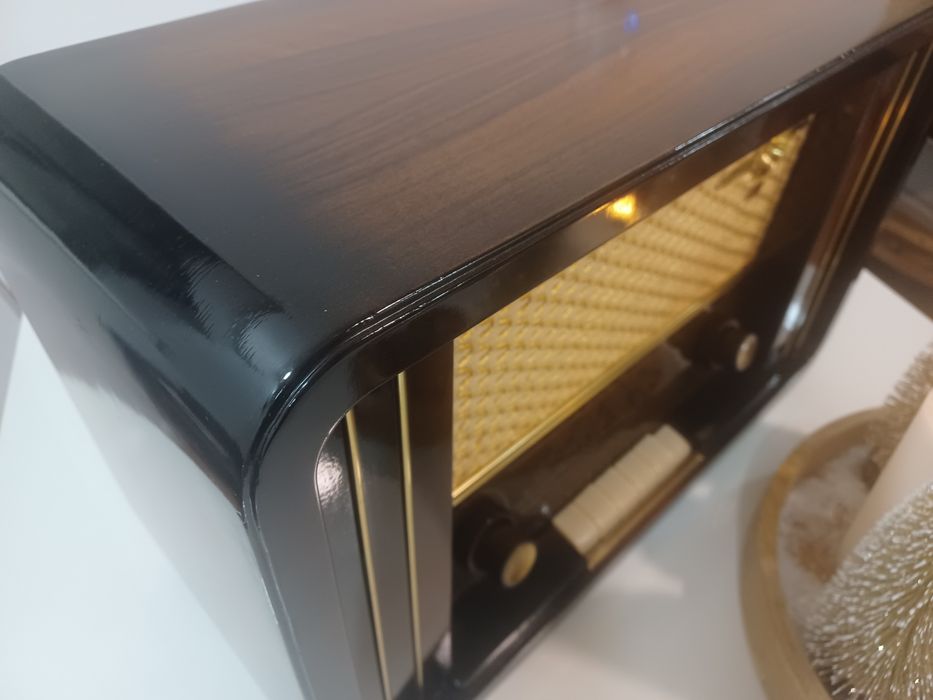 Rádio antigo, do ano de 1954