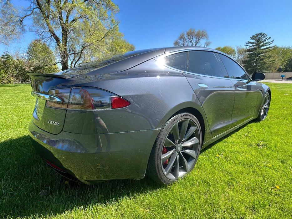 Tesla Model S P100D      2017