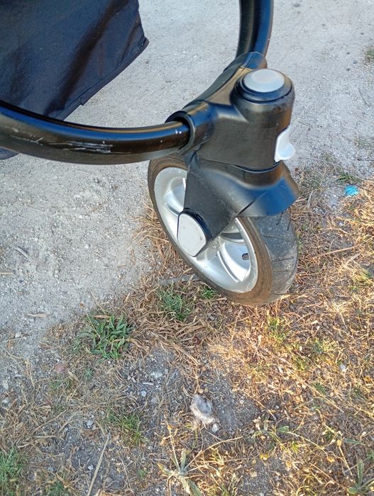 Carrinho de passeio da Zippy em muito bom estado.