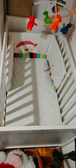 Berço 60 x 120 com colchão novo e extras.