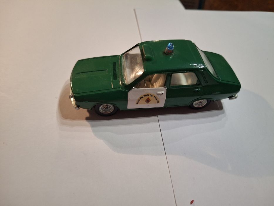 Pilen miniatura policia guardia civil renault 12