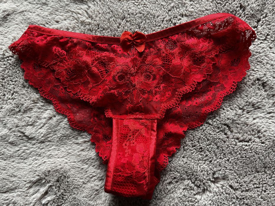 Czerwone koronkowe majtki figi Si