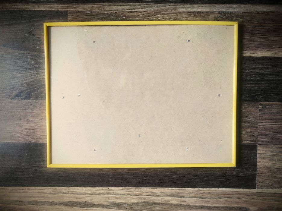Duża, żółta ramka