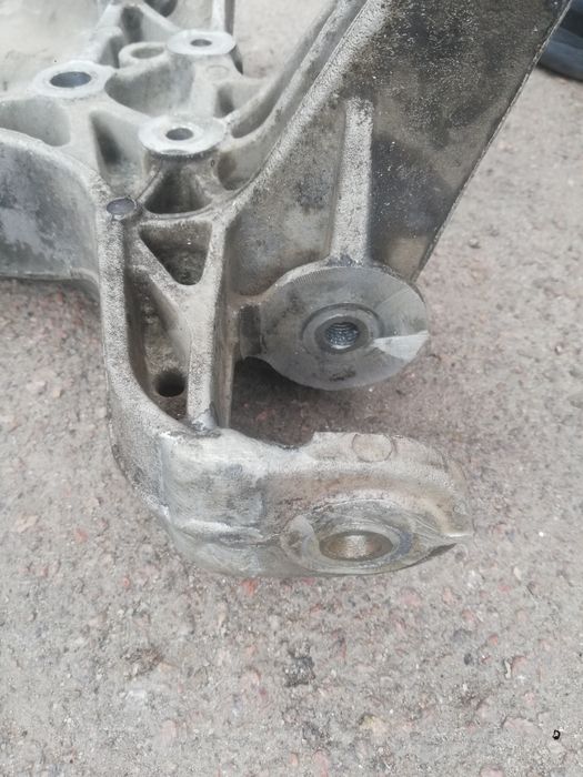 Подрамник Passat B7