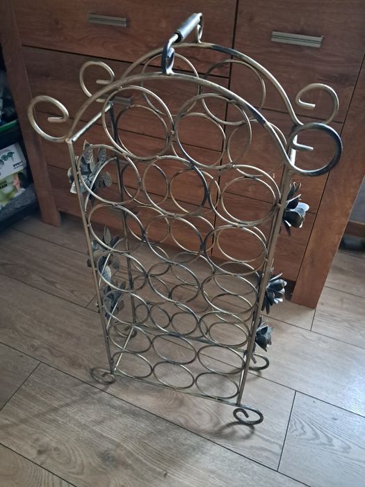 Piekny stojak na wino