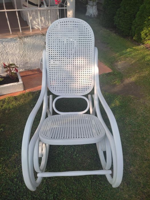 Fotel bujany biały.