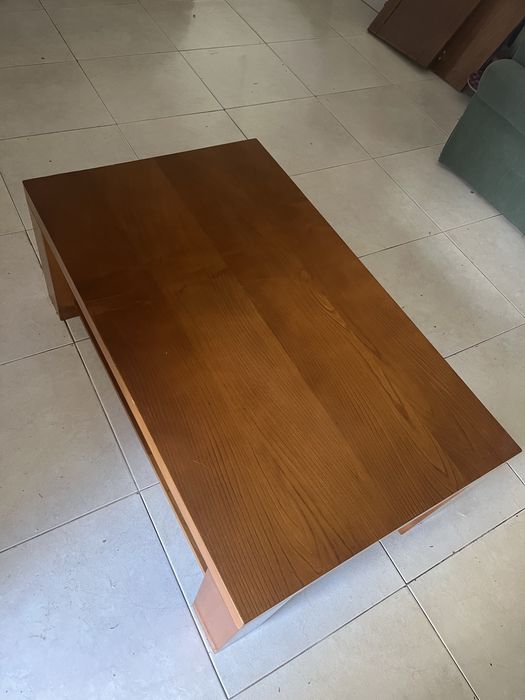 Mesa de sala castanha