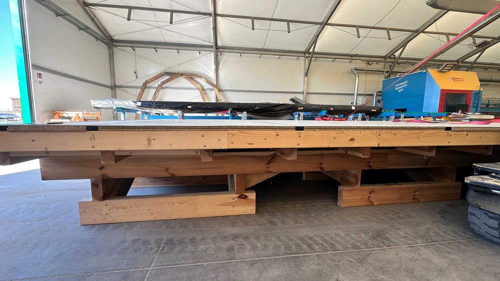 Stół montażowy-ściany drewniane, okna, drzwi,montaż szkieletu