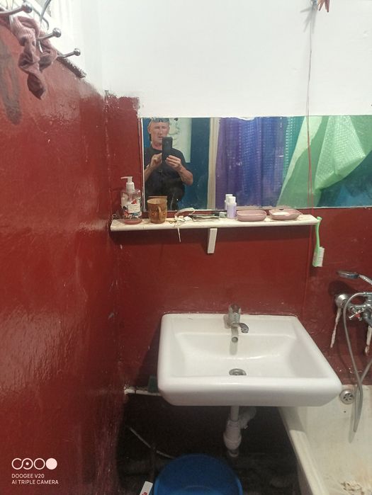 Здасться кімната в3х кімнатній квартирі.