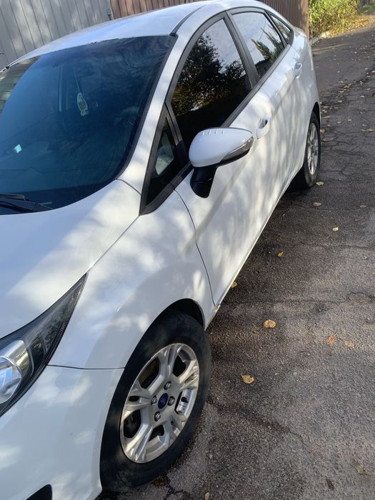 Форд фиеста 2015 газ бензин срочно .Торг !!!