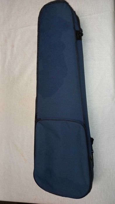 Violino 3/4 completo.