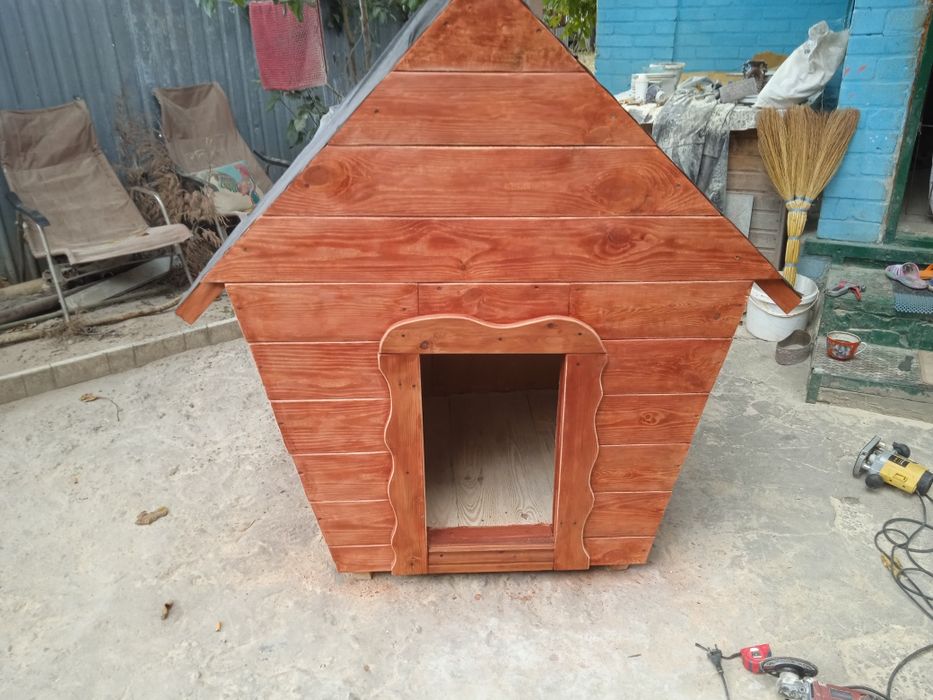 Собачьи будка из дерева