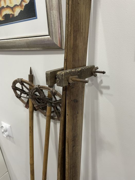 Zabytkowe narty drewniane
