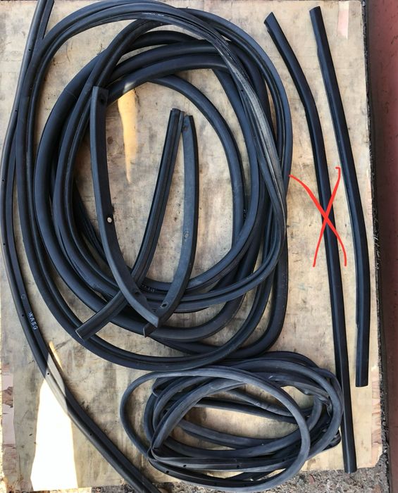 Jeep renegade уплотнитель резинка задних дверей молдинг дверей