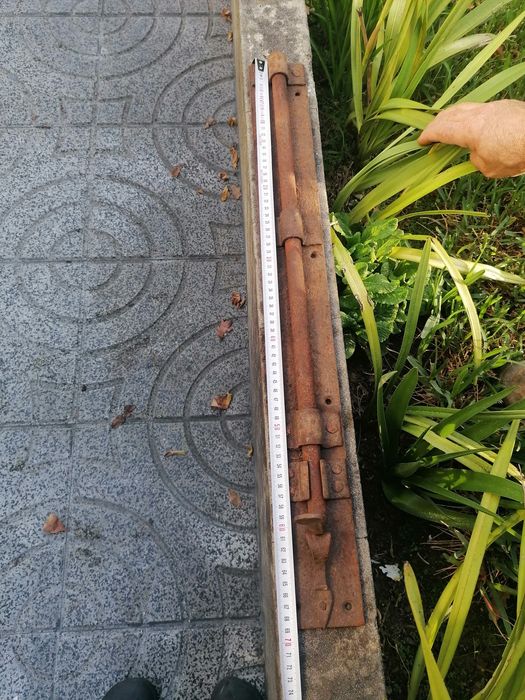 Pedres antigo em bom estado