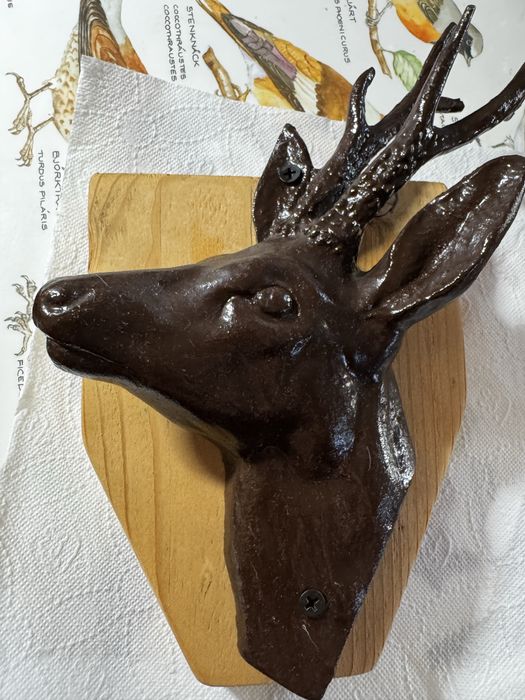 Kozioł płaskorzeżba