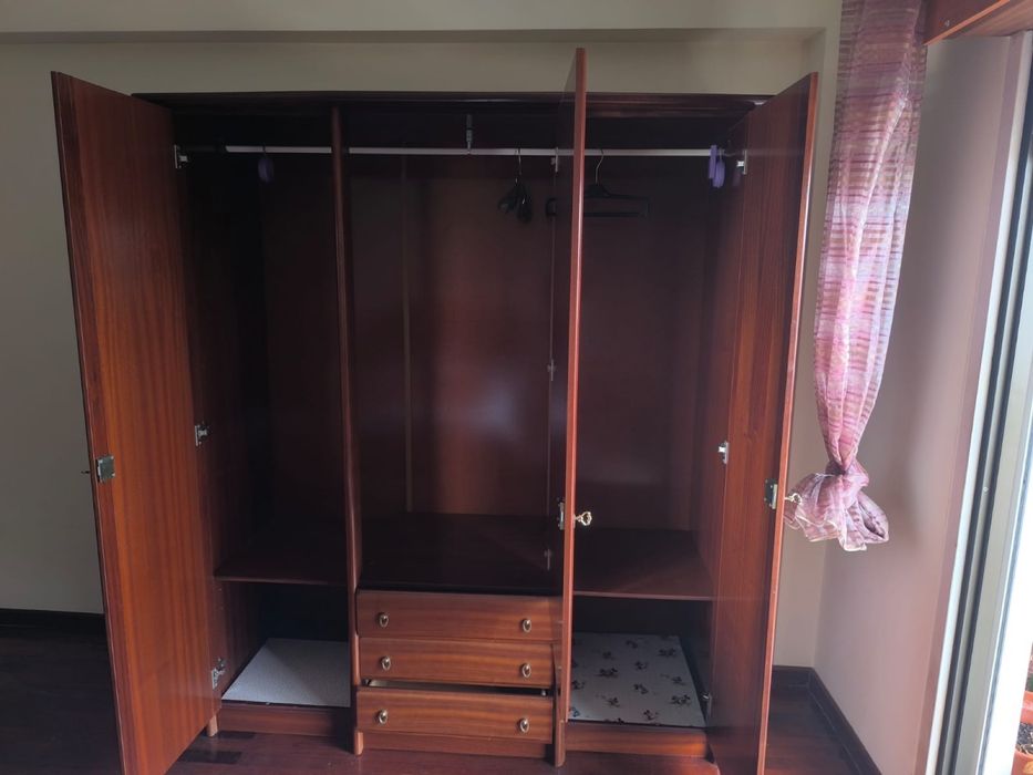 Roupeiro grande para quarto
