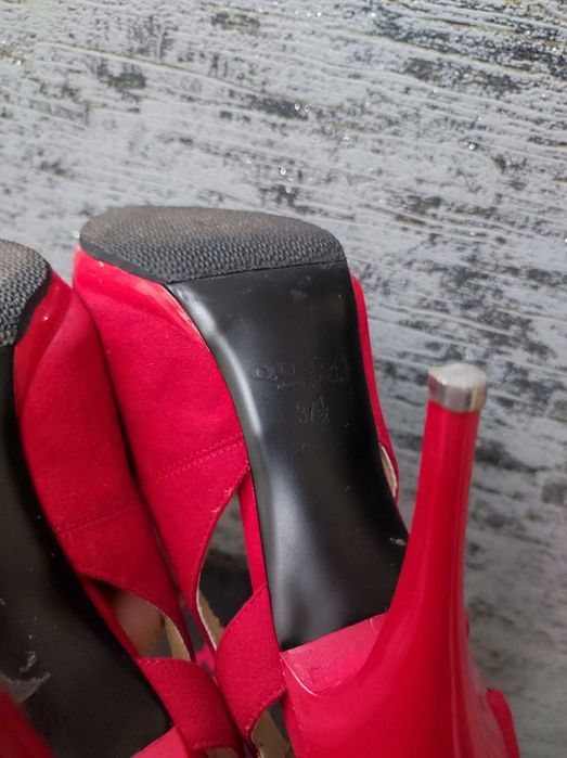 Розкішні нарядні туфлі лодочки на шпильці розмір 37,5 Queen