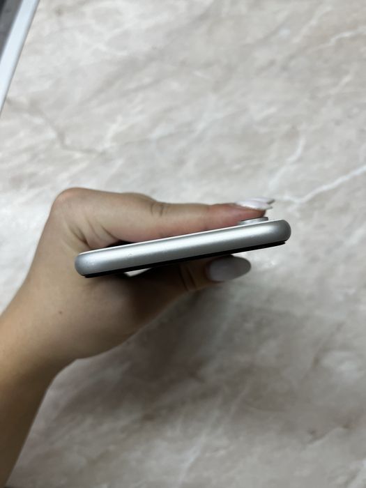 Продам  телефон IPhone XR