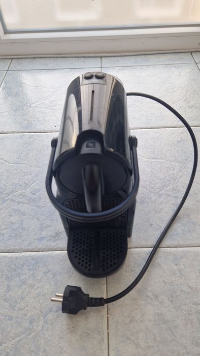 Máquina de Café Nespresso preta