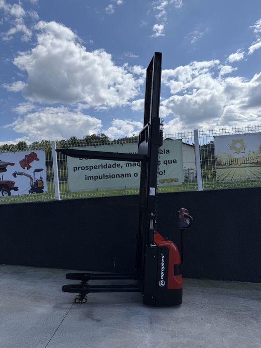 Porta paletes Stacker eletrico 1200 kg