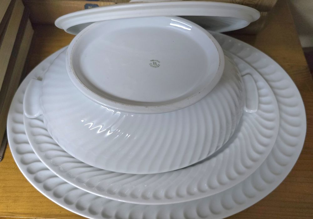 Conjunto Terrina e Travessas Vista Alegre - Modelo Sagres