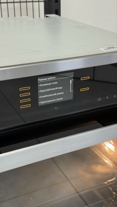 Вбудована духовка з функцією пароварки DGC 6660