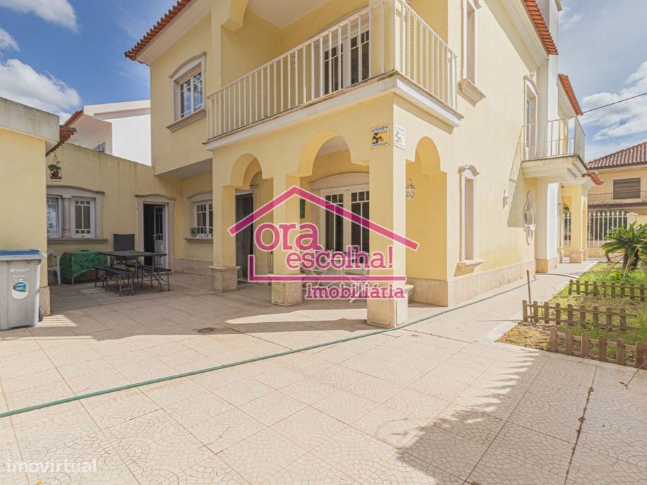 Moradia ISOLADA T4 de 2001 nos Foros de Amora!