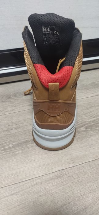 Продам ботинки Helly Hansen