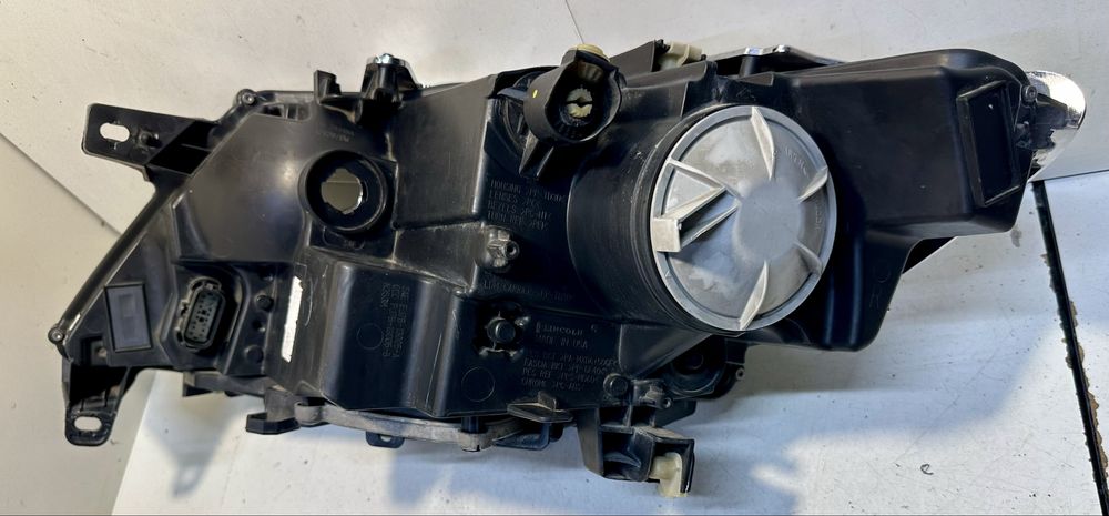 Фара правая Lincoln MKC 2015 2016 2017 2018 2019 USA xenon