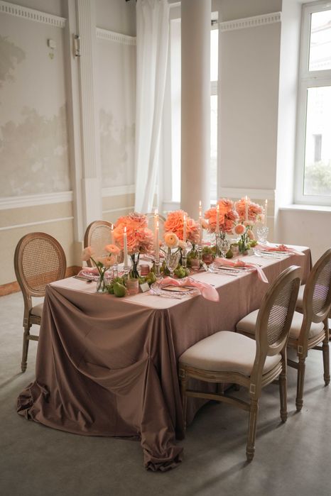 Wynajem welurowych obrusów weselnych i ślubnych - okrągłe, prostokątne