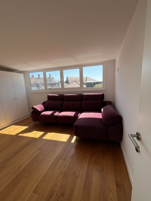 Sofá Bordô Elétrico