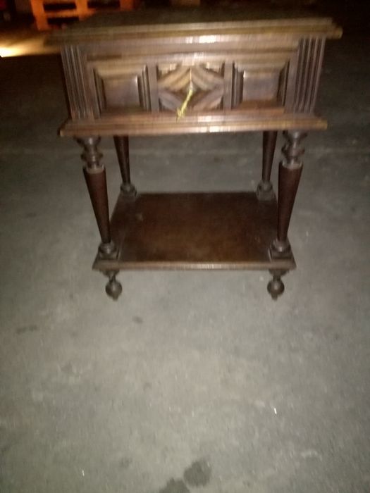 Cama casal 1 mesinhas 1 cómoda e espelho