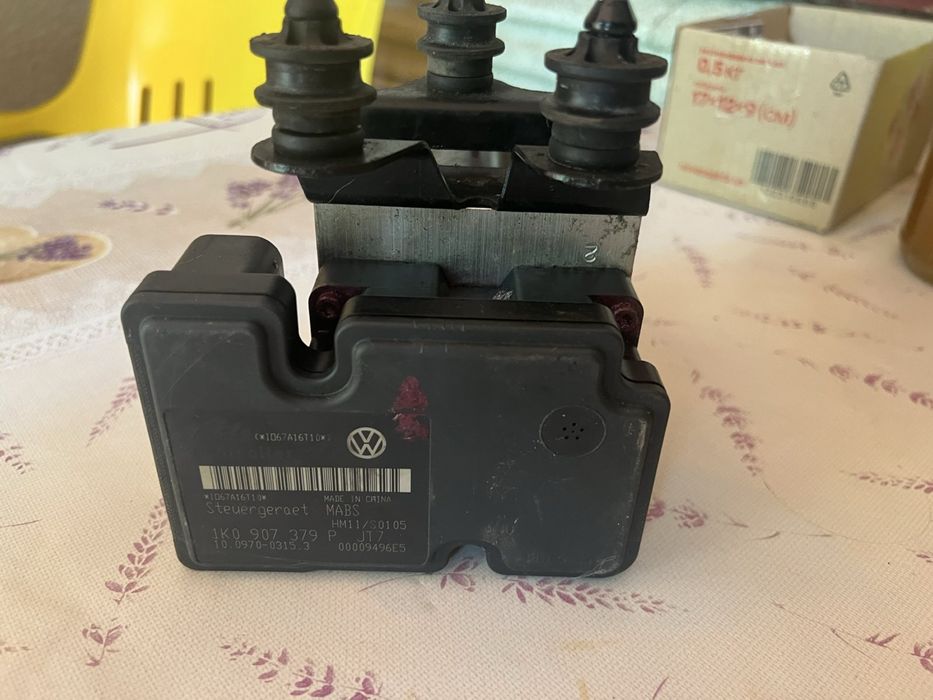Блок ABS Volkswagen Caddy 2.0. 1K0614117H. В робочому стані. Не новий.