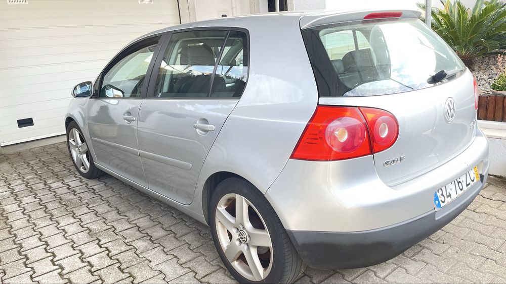 Golf 5 tdi de 2004 com 300.000 km ac v eletricos em bom estado