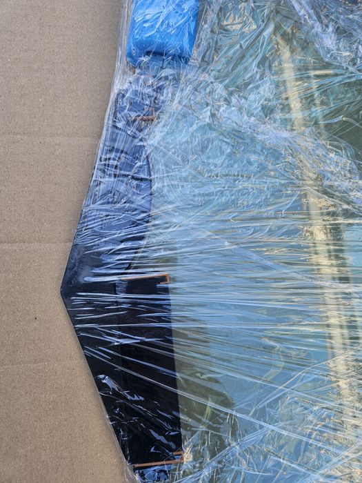 Tesla model Y стекло водителя Original 1582616-01-A-C