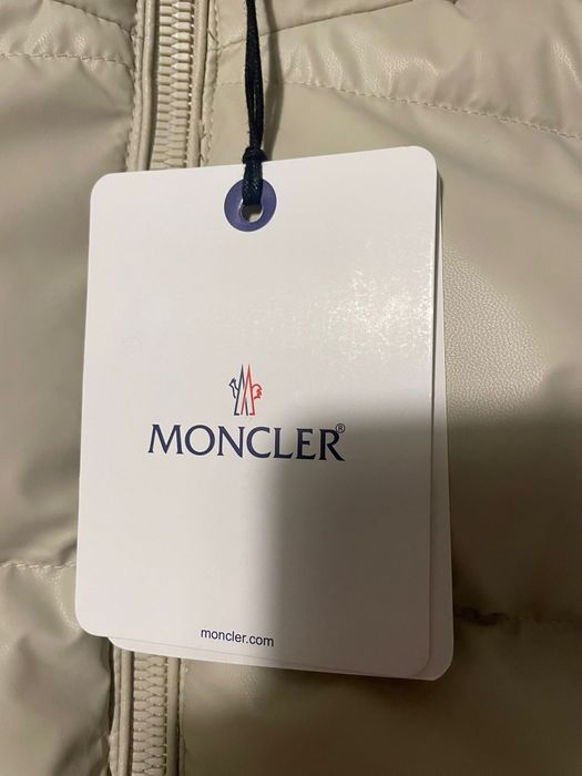 Puffer Moncler branco tamanho M